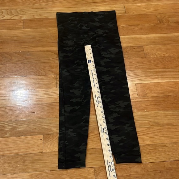 Spanx women’s green camo seamless leggings size large . - Picture 5 of 8